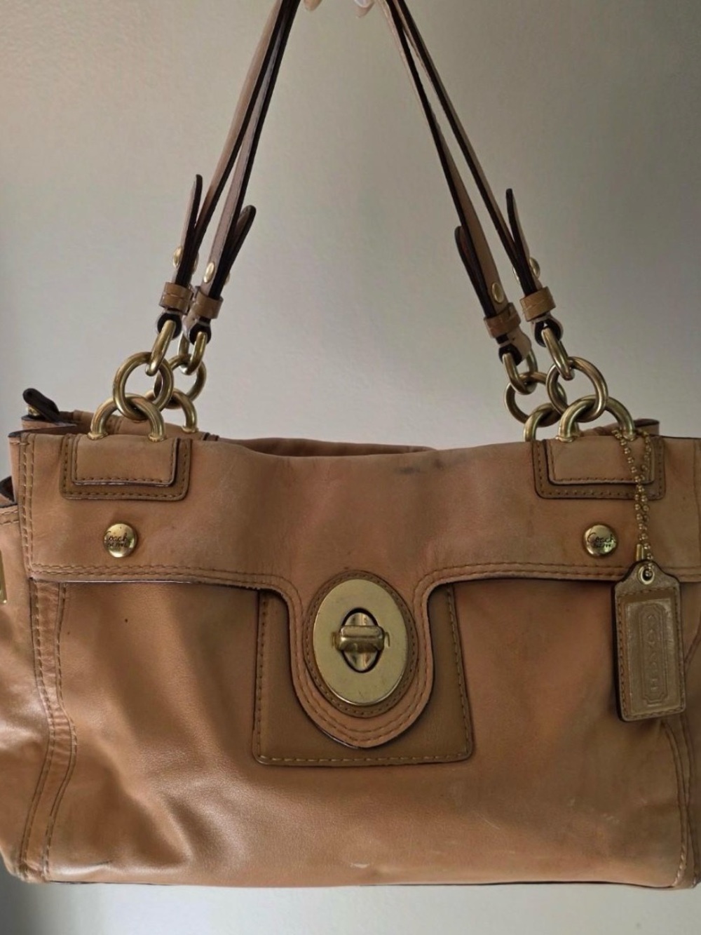 VINTAGE coach Leather Shoulder Bag in Tan with Turn-Lock Detail